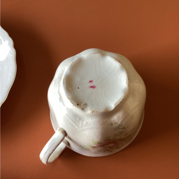 Antique Johnson Bros, England, 9” luncheon plate, cup & saucer, pattern JB929. - Picture 4 of 15